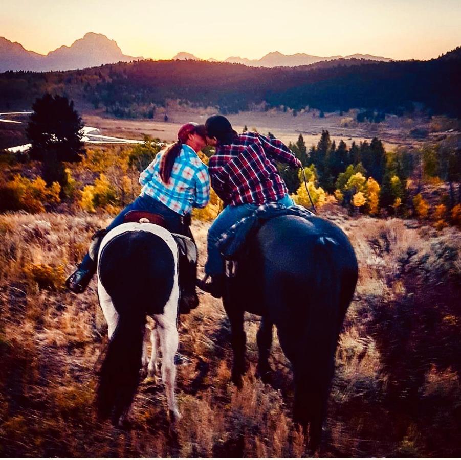 Heart Six Ranch Villa Моран Екстериор снимка